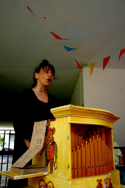 la Princesse Barouline et son orgue de Barbarie en EHPAD