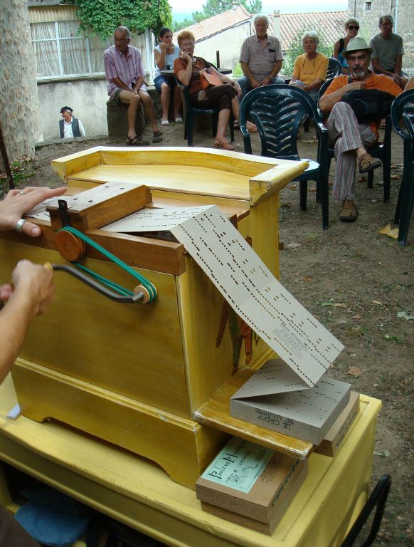 sur un festival d'orgues de Barbarie