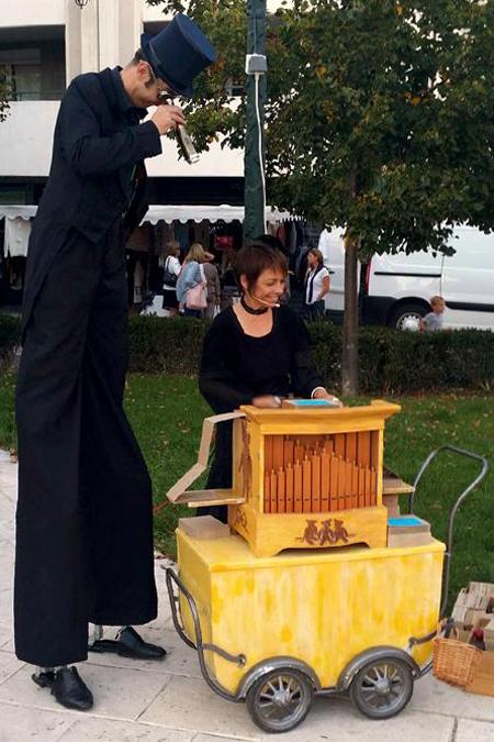 l'échassier et l'orgue de Barbarie